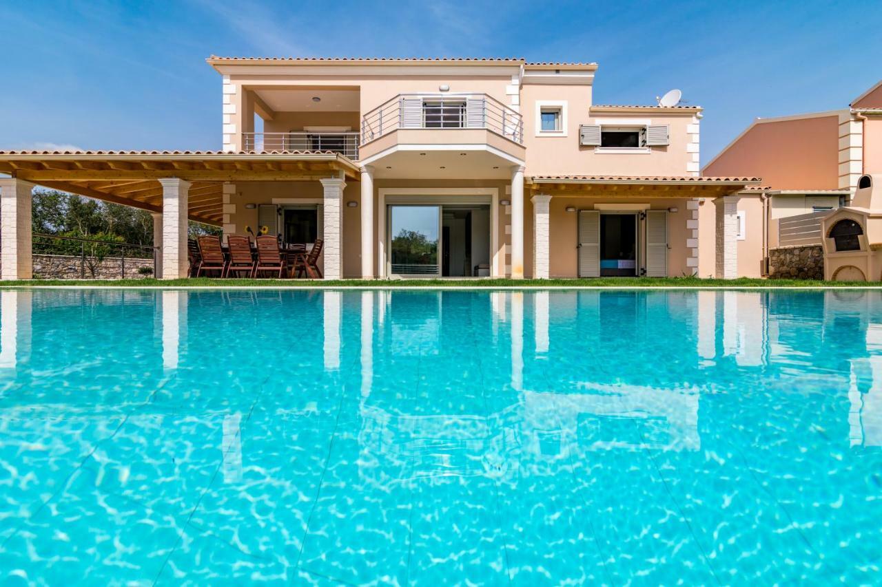 Villa Johnnie Pouládes Exterior foto